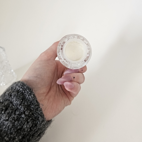 Elegant Clear Glass Salt And Pepper Shaker - Picture 5 of 7